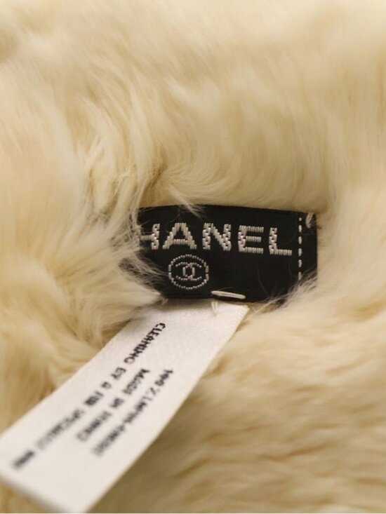 Chanel CC Logo Rabbit Fur Scarf Shawl Ivory - Picture 5 of 6